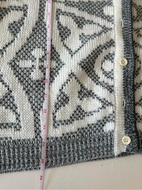 90s Gray & White Knit Patterned Grandpa Cardigan Sweater - Picture 4 of 6